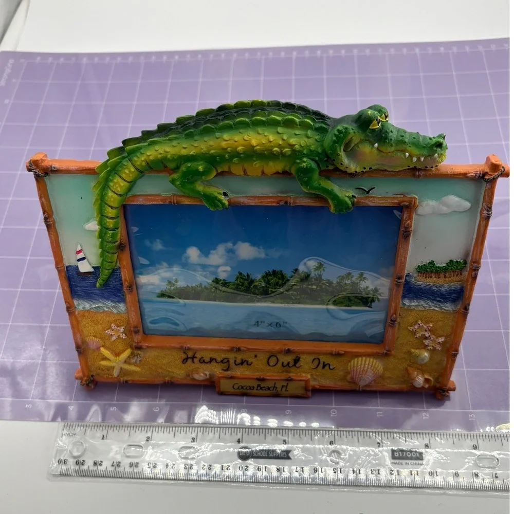 Vintage 2005 Alligator Picture Frame 4x6 Cocoa Beach Florida Souvenir Resin
